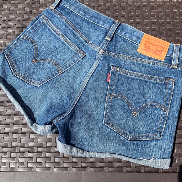 Premium Levi’s Dark Wash Denim Short - Picture 1 of 5